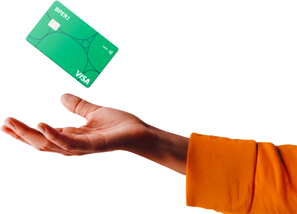 mano che tiene la carta di debito